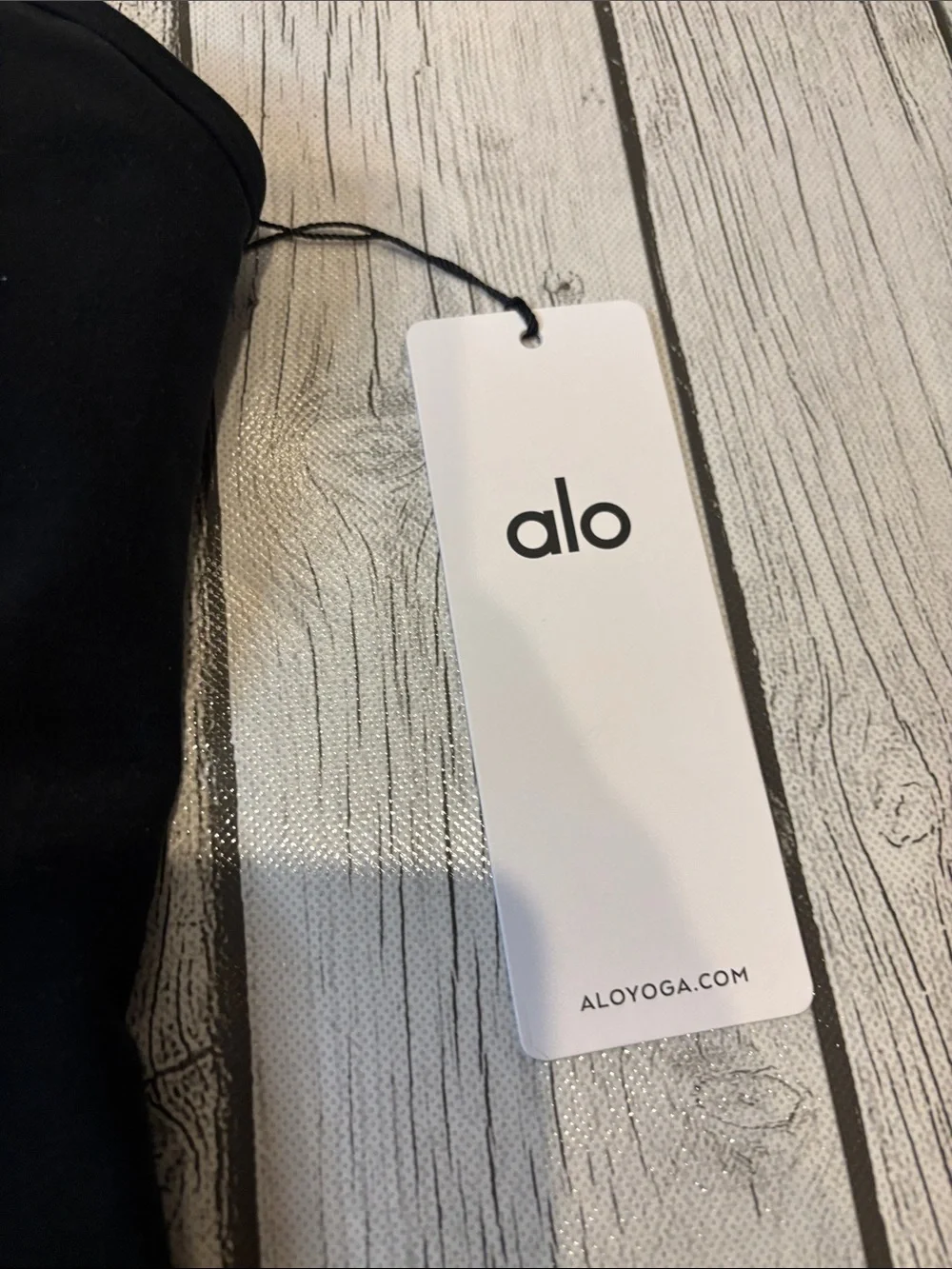 ALO Yoga sleek black